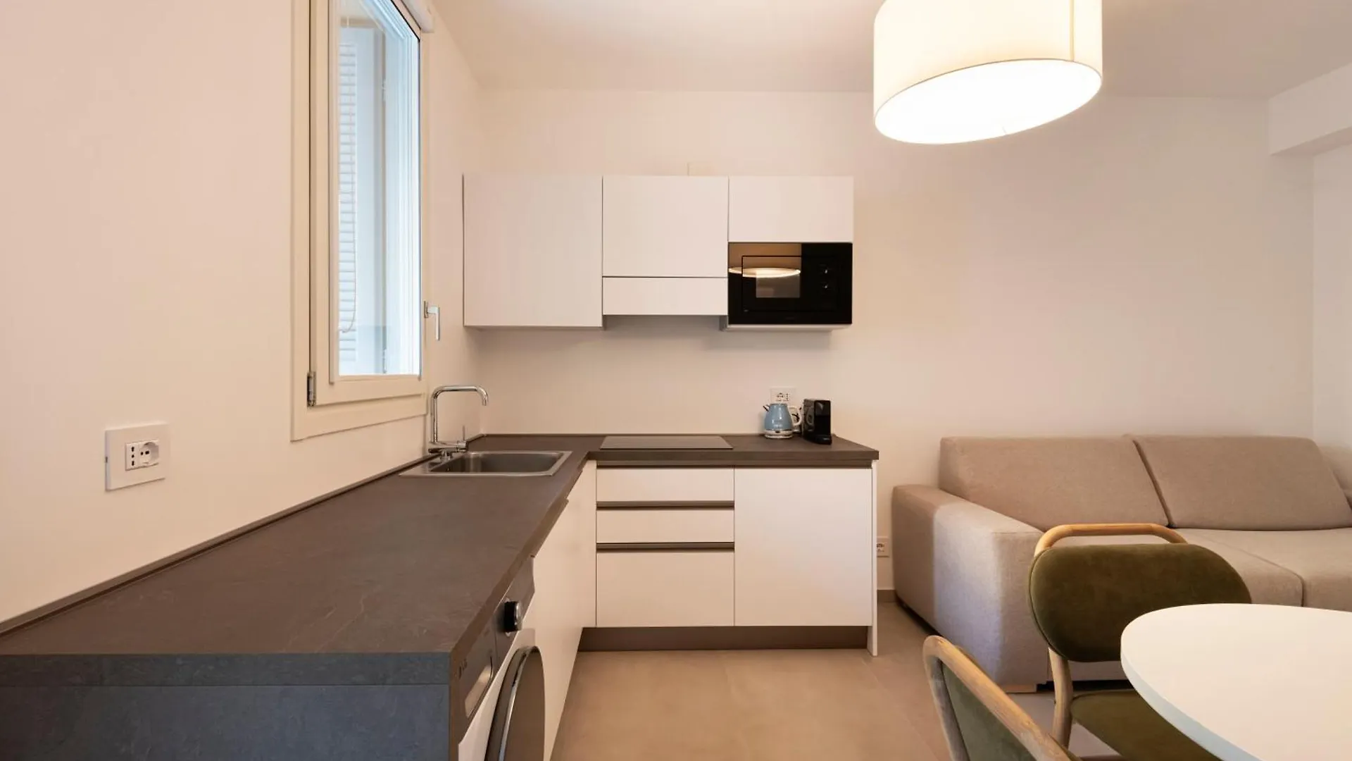 Relstay - De Angeli Milano 0*,  Italia